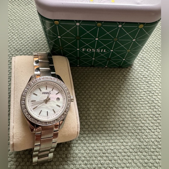 Women’s Fossil Watch - Picture 2 of 7